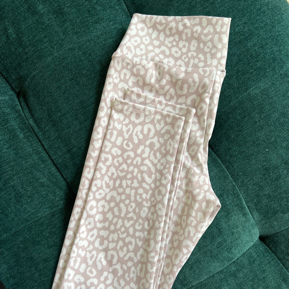 LULUS BEIGE LEOPARD LEGGINGS SIZE SMALL